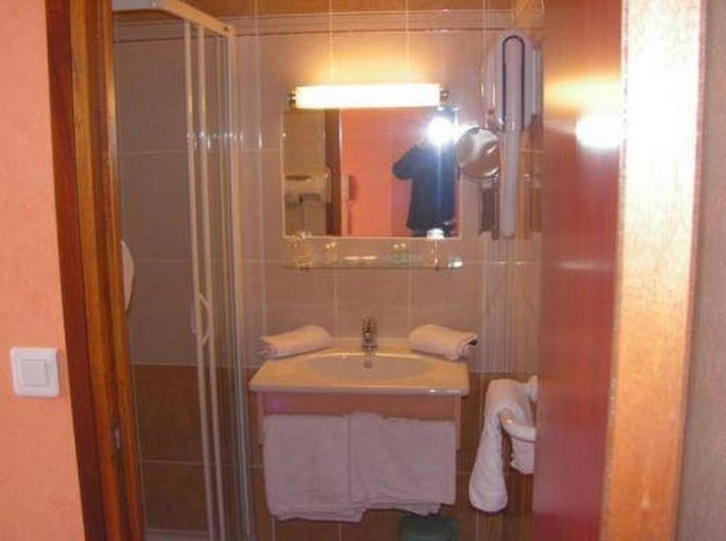 Au P'Tit Quinquin Hotel Le Val-Saint-Pere Bilik gambar