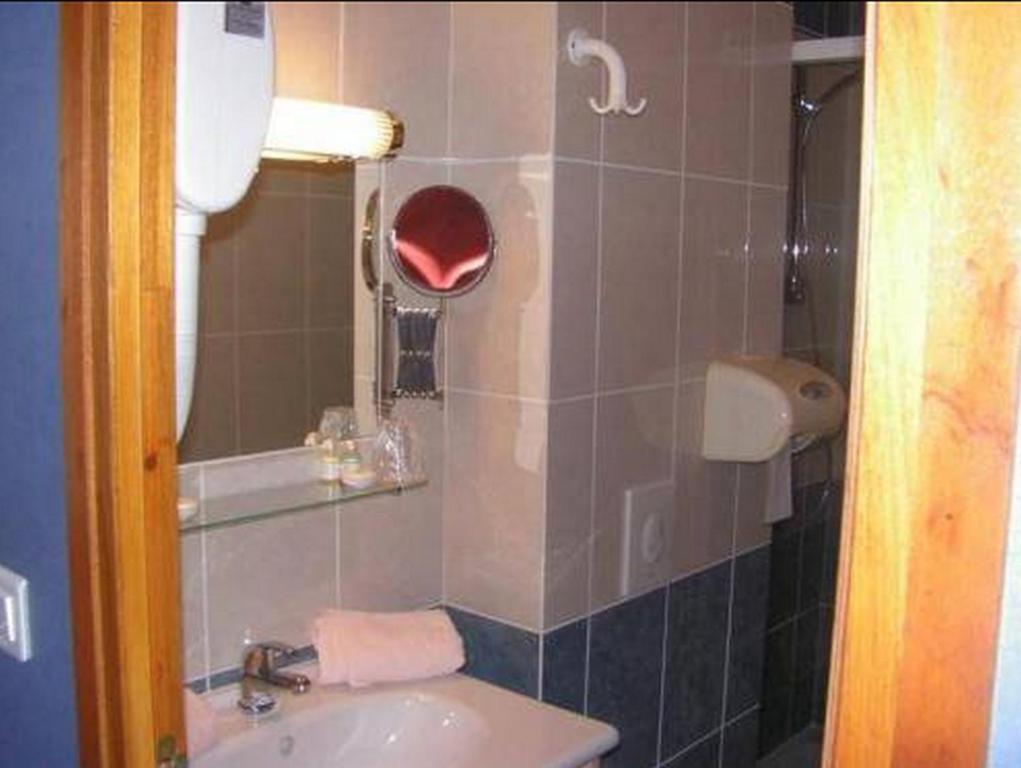 Au P'Tit Quinquin Hotel Le Val-Saint-Pere Bilik gambar