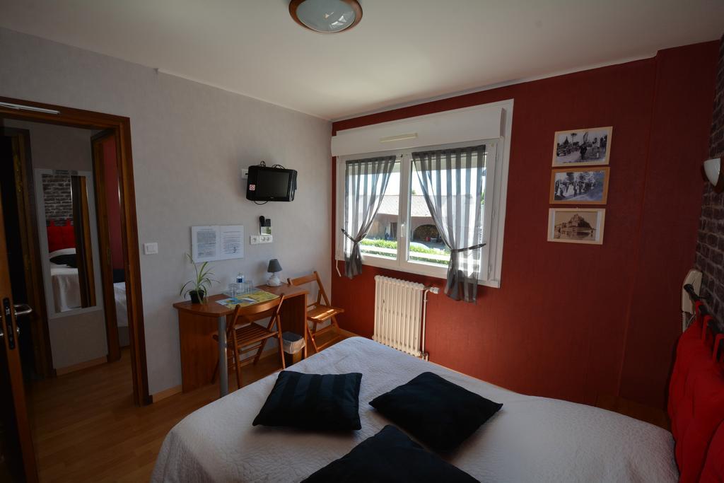 Au P'Tit Quinquin Hotel Le Val-Saint-Pere Luaran gambar