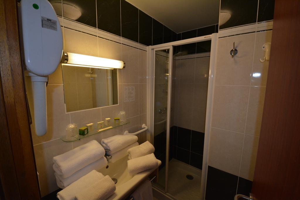 Au P'Tit Quinquin Hotel Le Val-Saint-Pere Luaran gambar