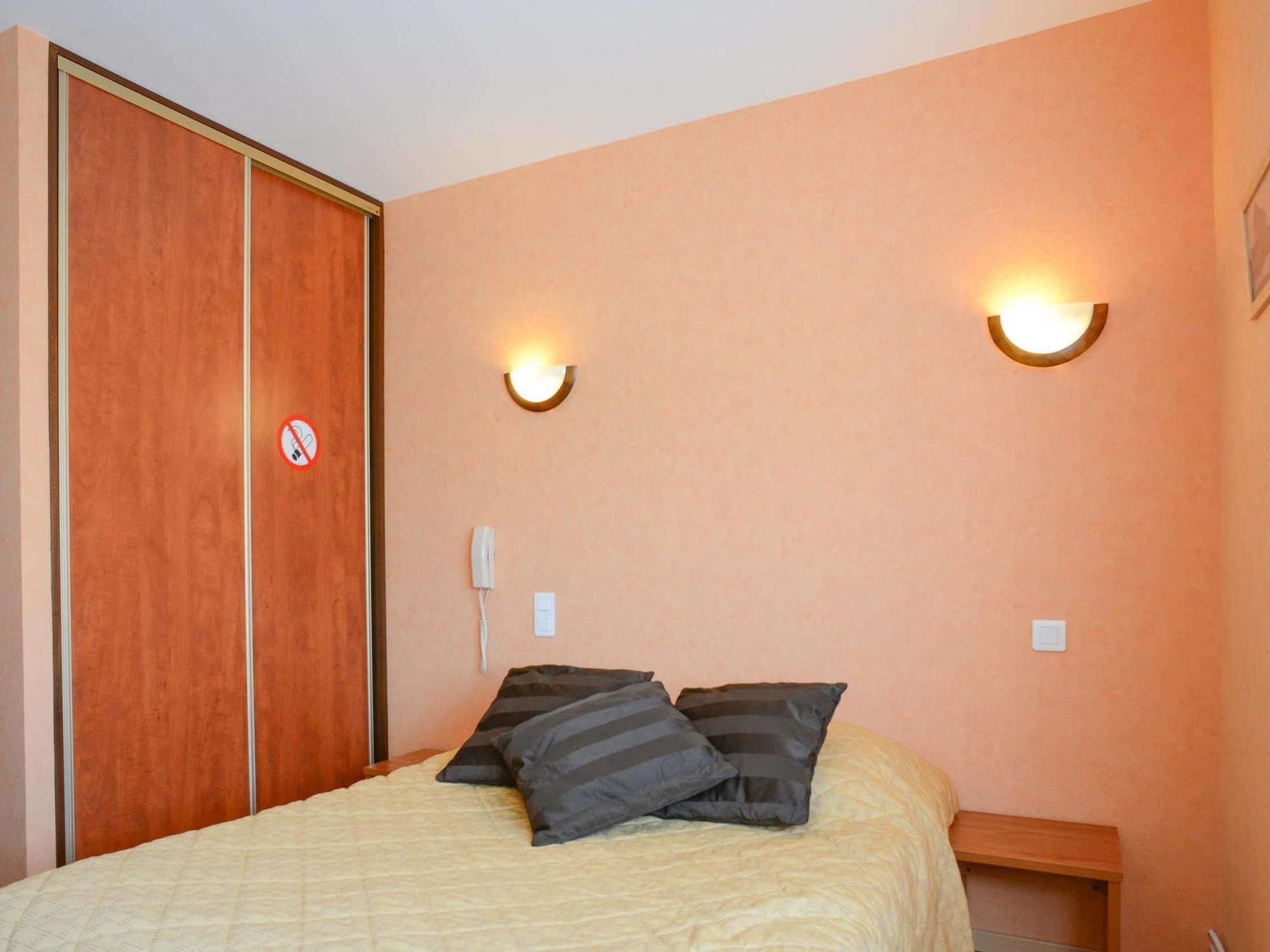 Au P'Tit Quinquin Hotel Le Val-Saint-Pere Luaran gambar