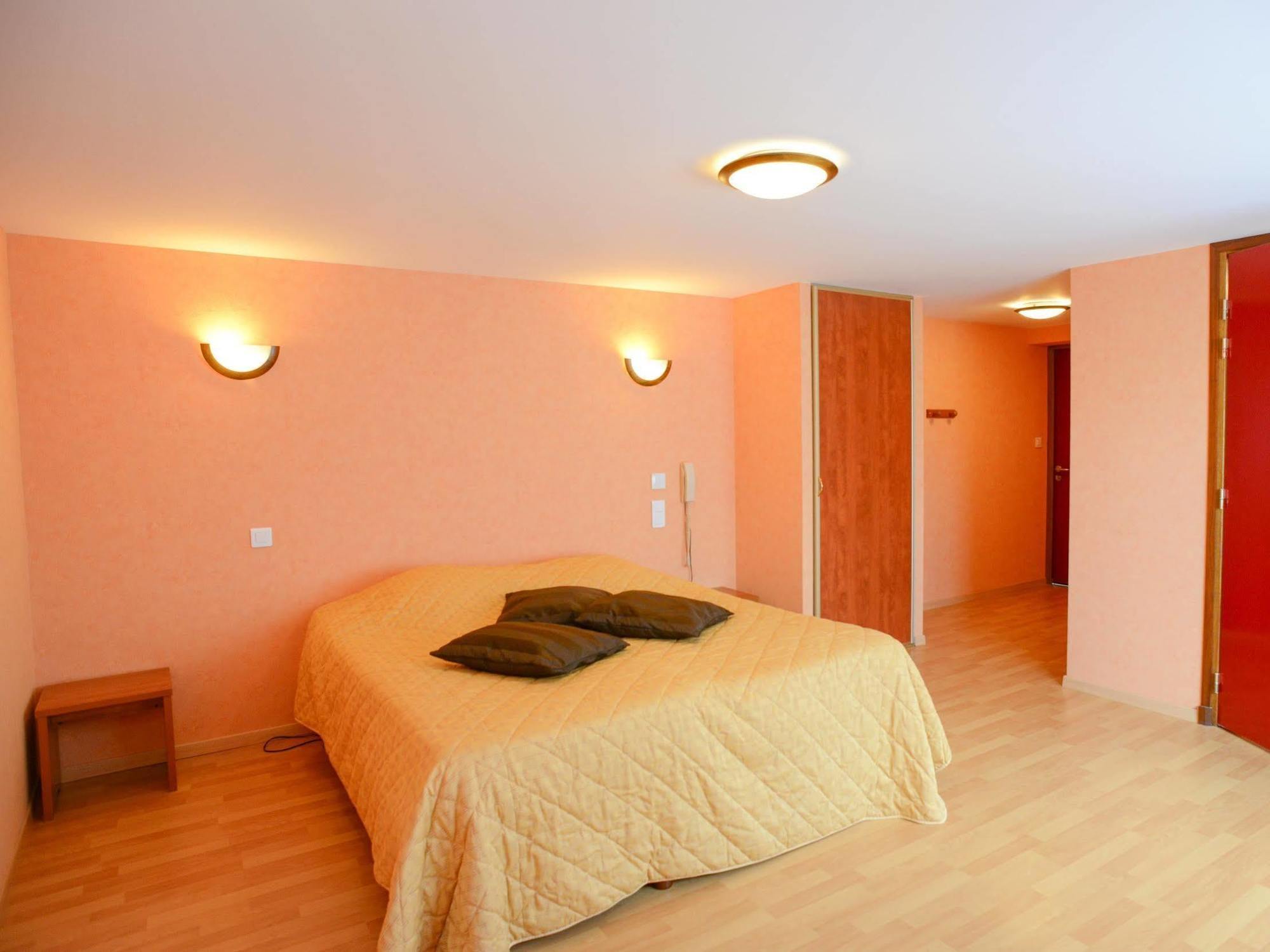Au P'Tit Quinquin Hotel Le Val-Saint-Pere Luaran gambar
