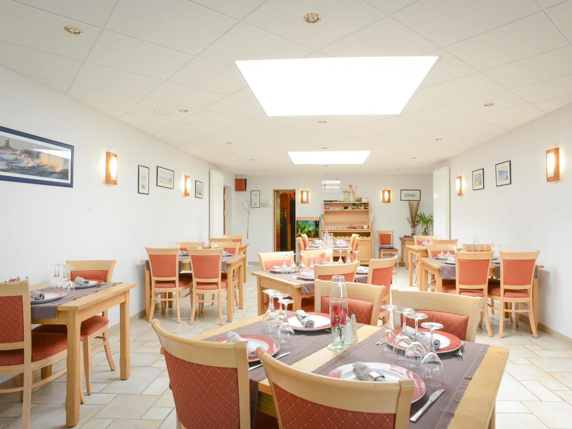 Au P'Tit Quinquin Hotel Le Val-Saint-Pere Luaran gambar