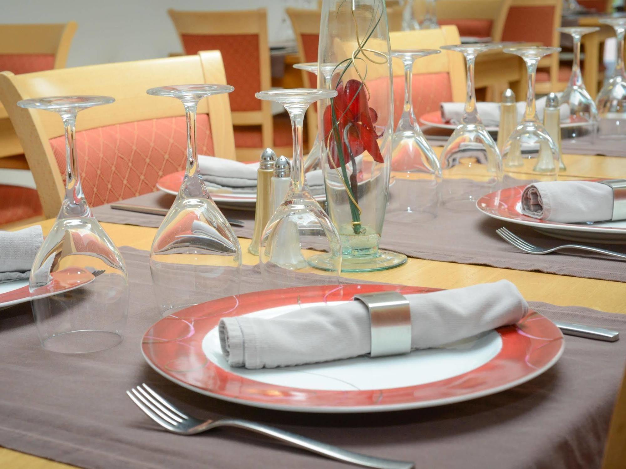 Au P'Tit Quinquin Hotel Le Val-Saint-Pere Luaran gambar