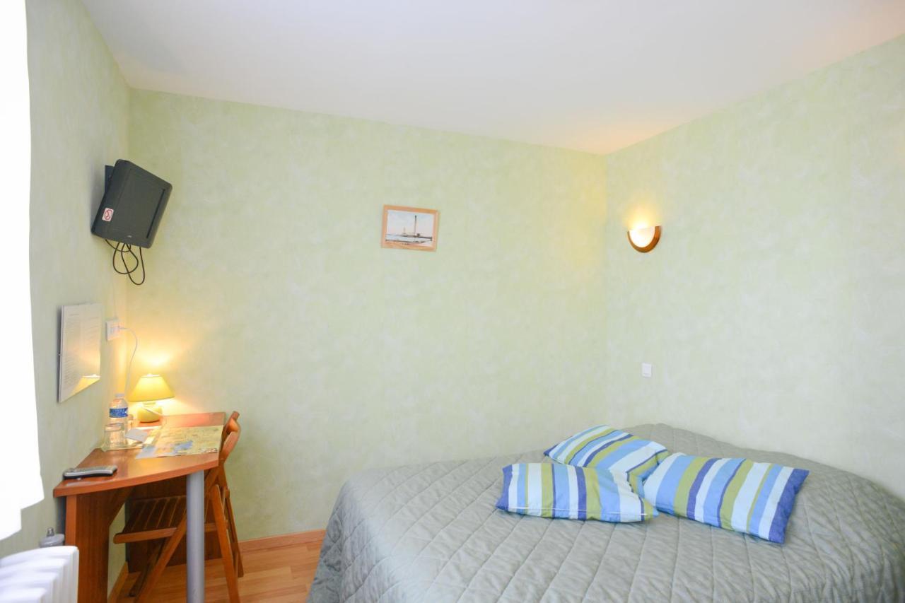 Au P'Tit Quinquin Hotel Le Val-Saint-Pere Luaran gambar