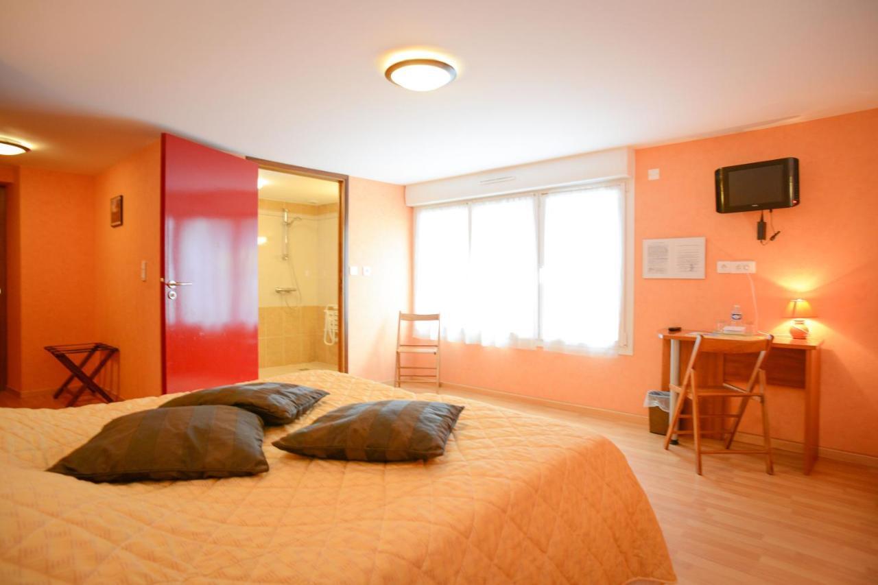 Au P'Tit Quinquin Hotel Le Val-Saint-Pere Luaran gambar